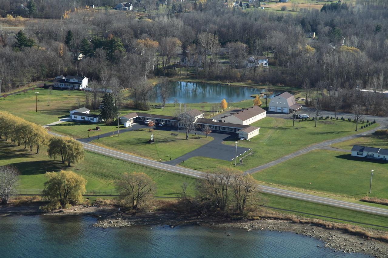 Lakeview Motel & Apartments Massena Exterior photo